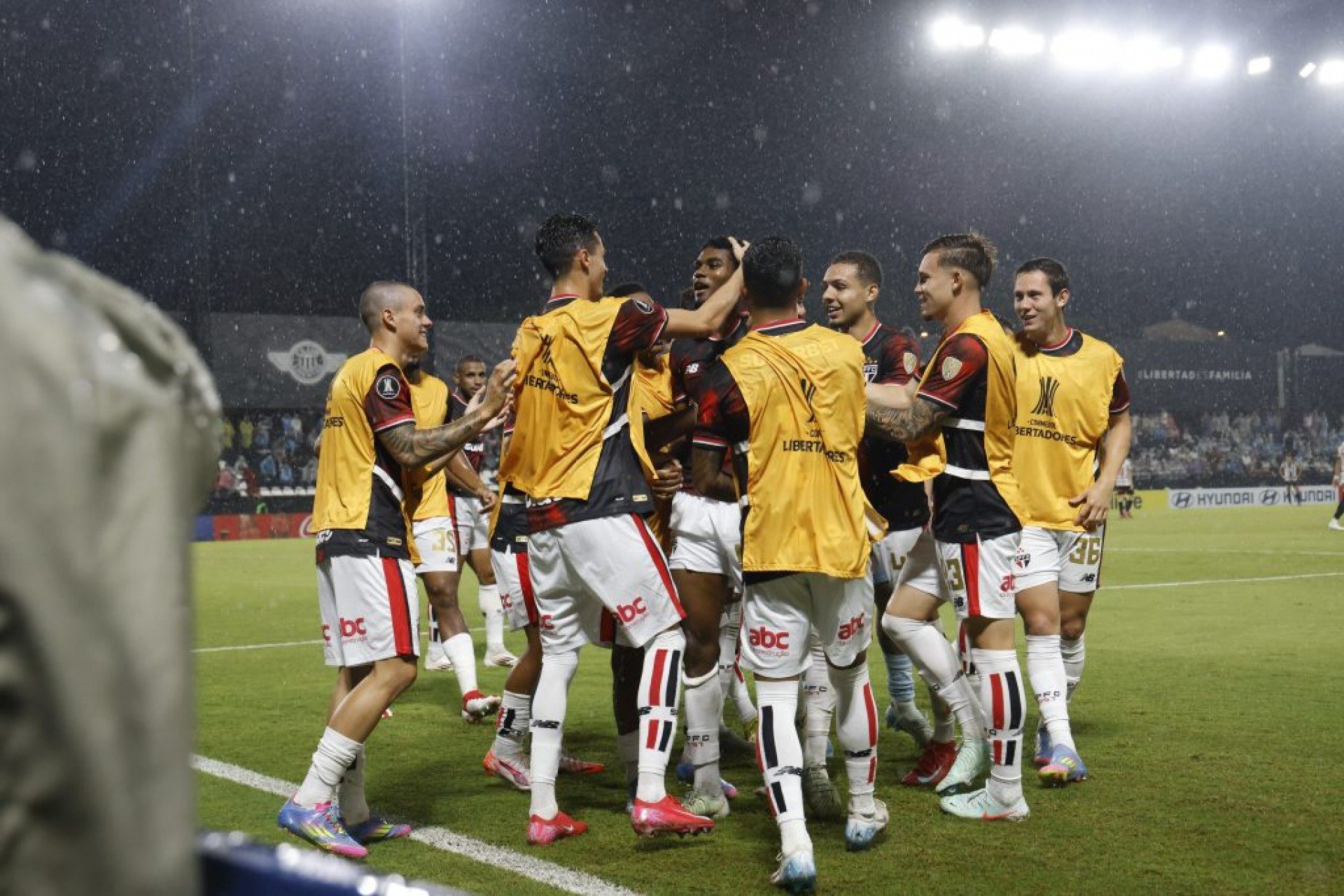 São Paulo continua invicto no Brasileiro, mas tem 6 empates