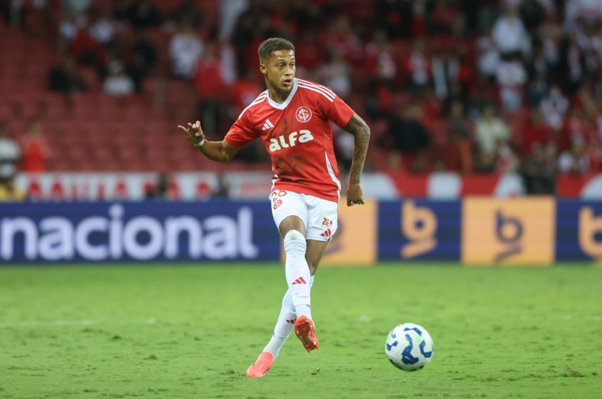 Jogador sofreu o problema durante a vitória contra o Maracanã, por 1 a 0, na última terça-feira (29), pela Copa do Brasil, no Beira-Rio.