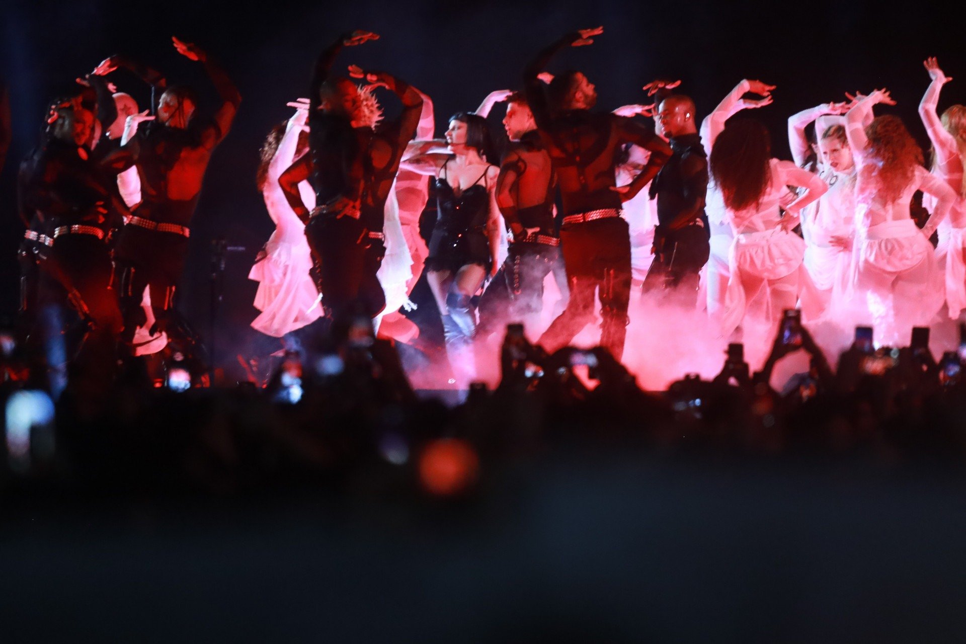 Lady Gaga lota praia de Copacabana em show para 1,6 milhão de pessoas