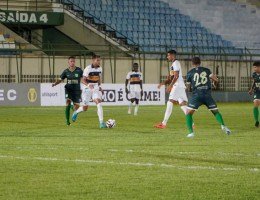 Lance do jogo entre Floresta x Retrô pela 4ª rodada da Série C