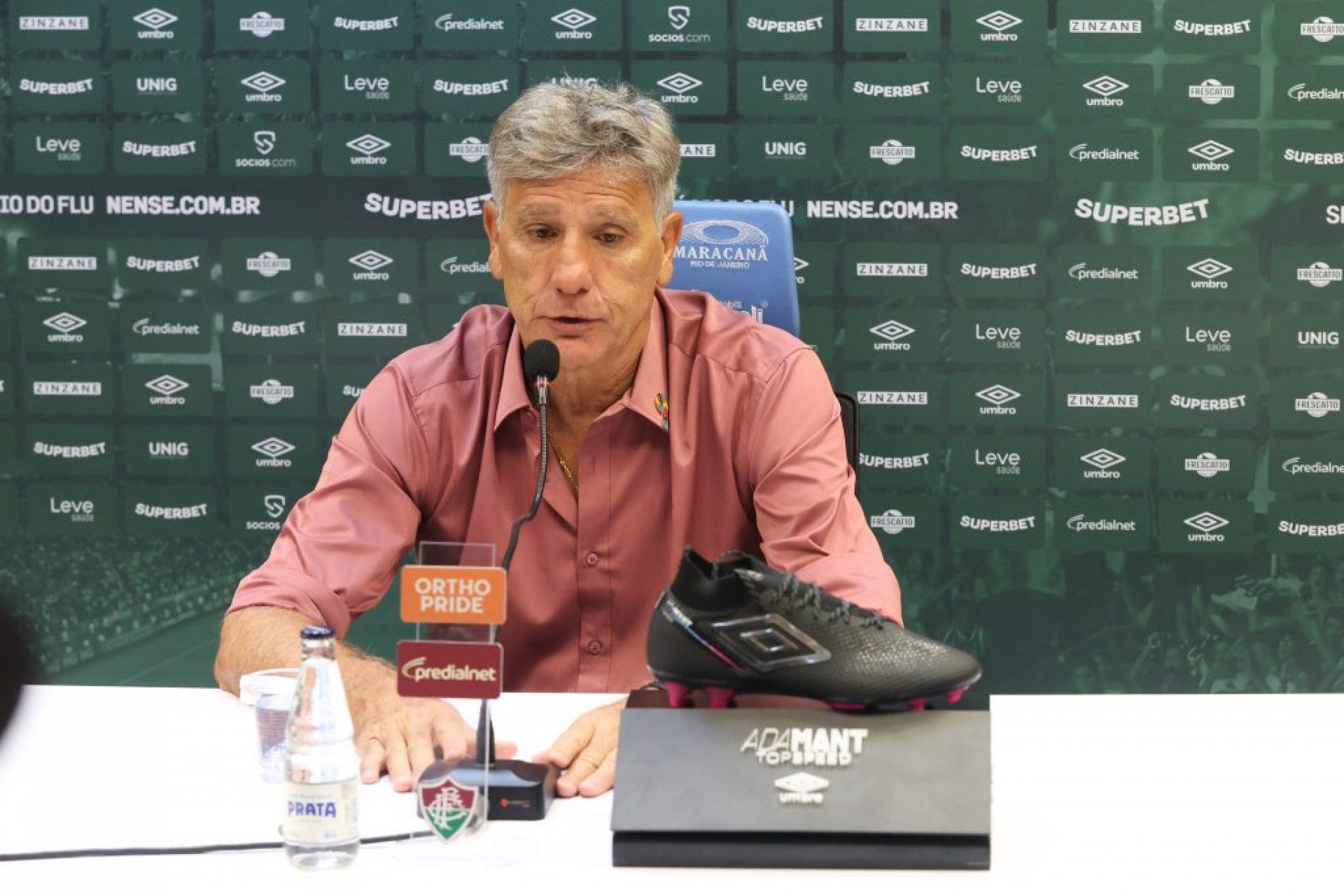O canal Premiere revelou que o Tricolor das Laranjeiras deve anunciar, no mínimo, duas novas contratações na próxima janela de transferências.