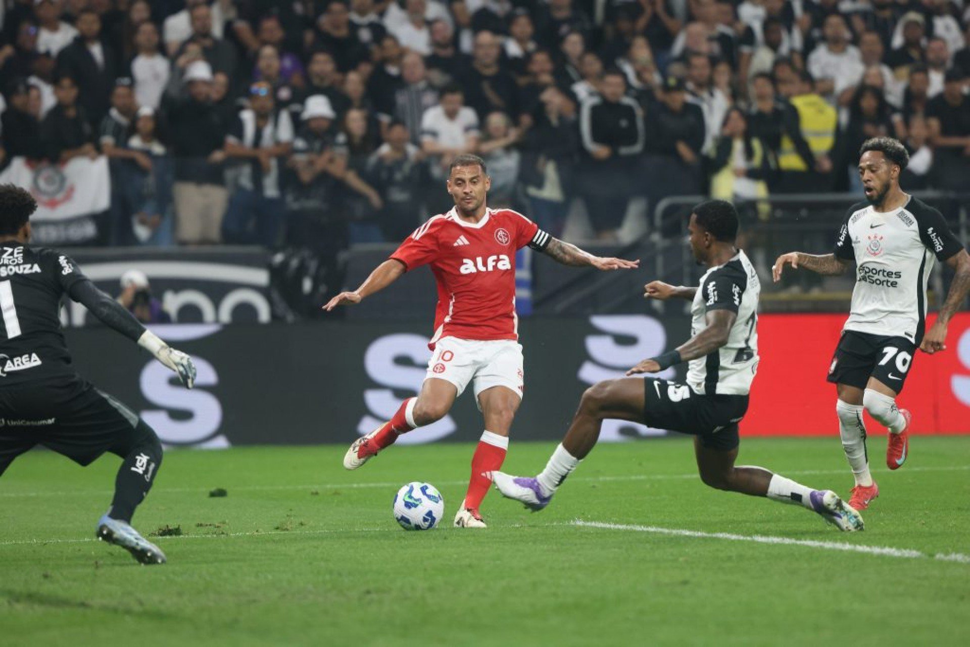 Colorado enfrenta o Atlético Nacional na próxima quinta-feira (8), em Medellín, na Colômbia