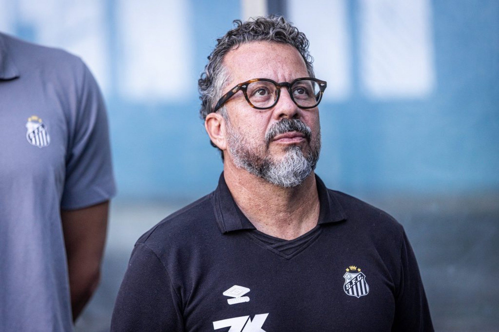 Peixe perdeu para o Grêmio e amarga a vice-lanterna do Brasileirão.