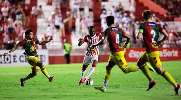 Lance do jogo entre Náutico x Brusque pela última rodada da Série C