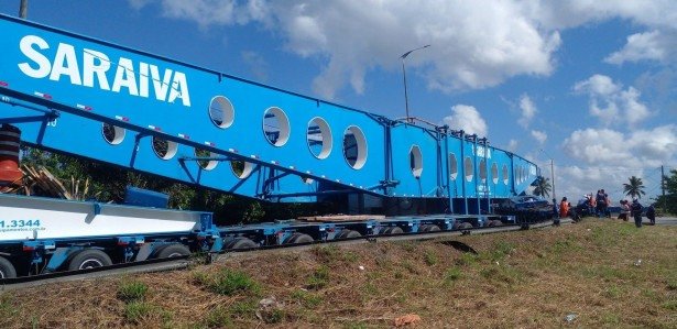 Após dois dias, escolta do transformador gigante será reiniciada nesta segunda-feira (5)