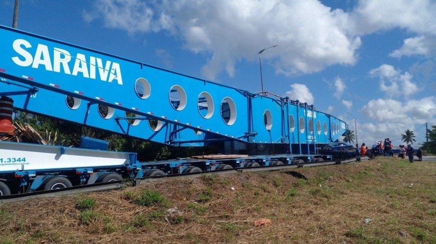 Ap&oacute;s dois dias, escolta do transformador gigante foi reiniciada