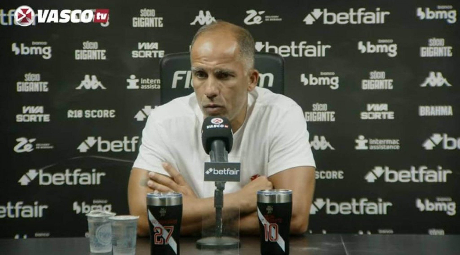 Felipe está interino a frente do Vasco pelo segundo jogo seguido. E foi perguntando sobre a possibilidade de seguir no cargo e ser efetivado como treinador.