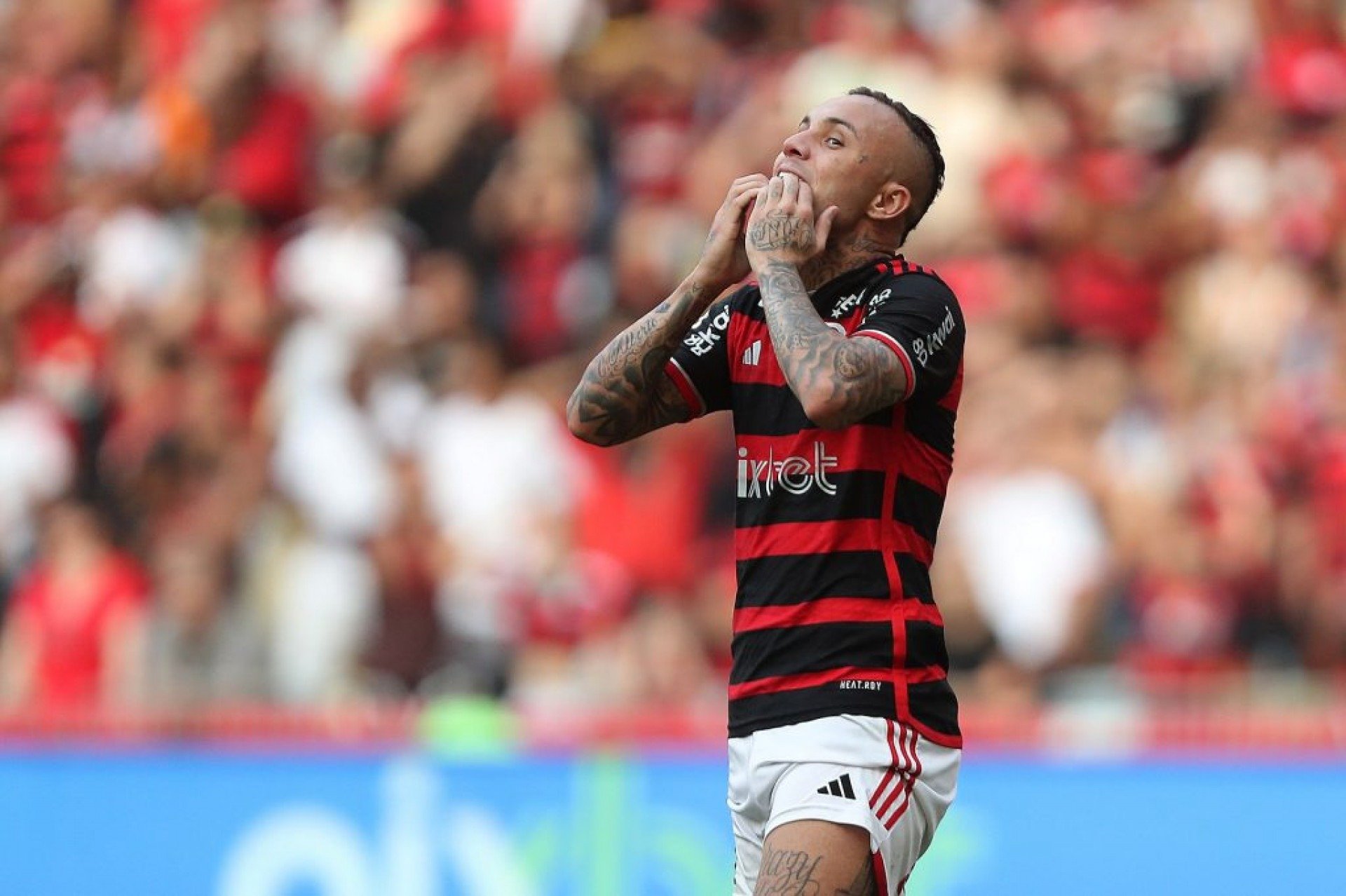 Jogador foi substituído por Bruno Henrique aos 9 minutos do segundo tempo, na derrota por 2 a 1 para o Cruzeiro, neste domingo (4), no Mineirão.