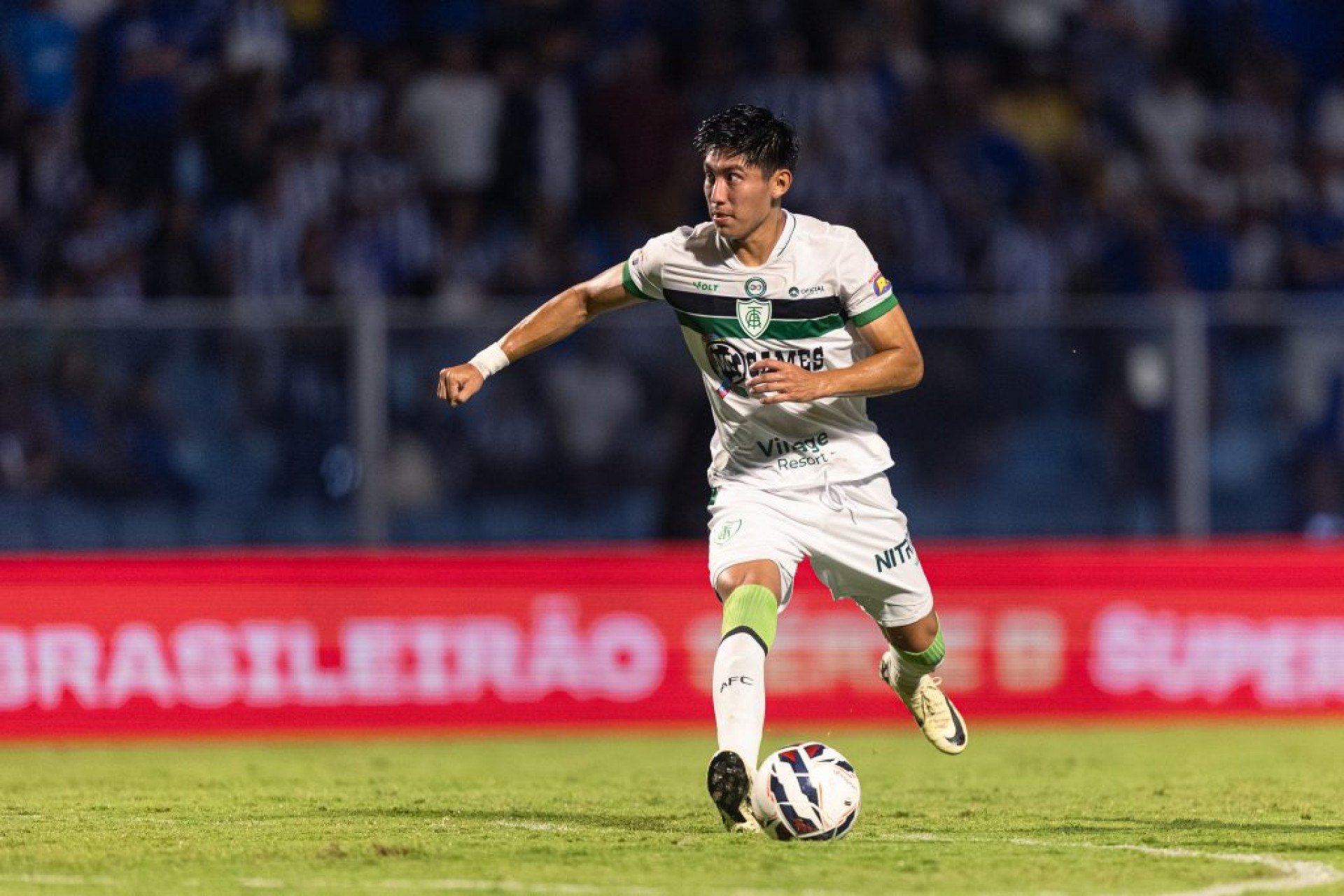 Miguelito é solto após ser preso por injúria racial em jogo de Operário x América