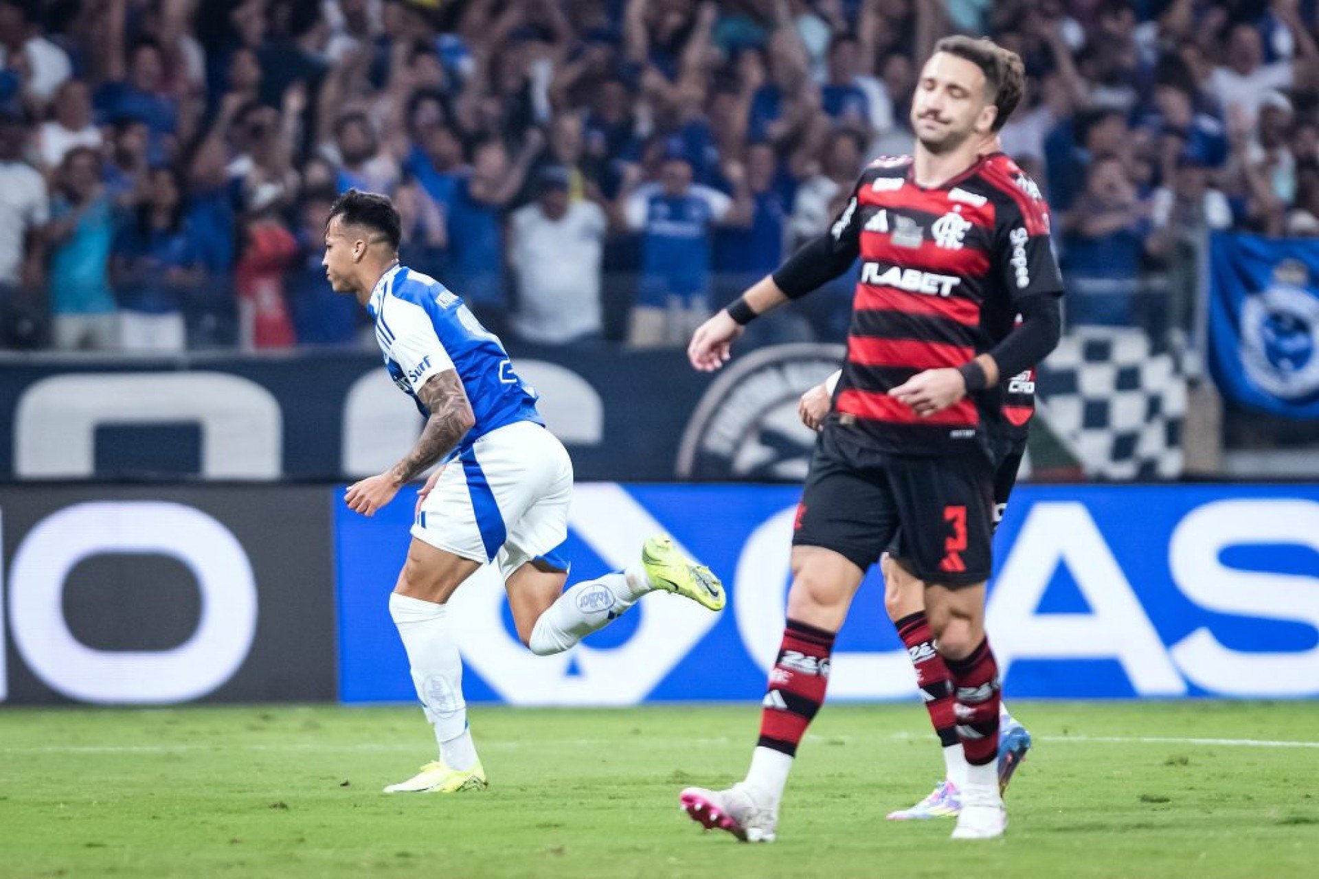 Flamengo perde para o Cruzeiro com direito à “Lei do Ex”