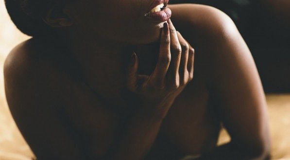 Mulher sensualizando