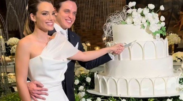 Eduarda Nery e Matheus Leal no seu casamento no Instituto Ricardo Brennand