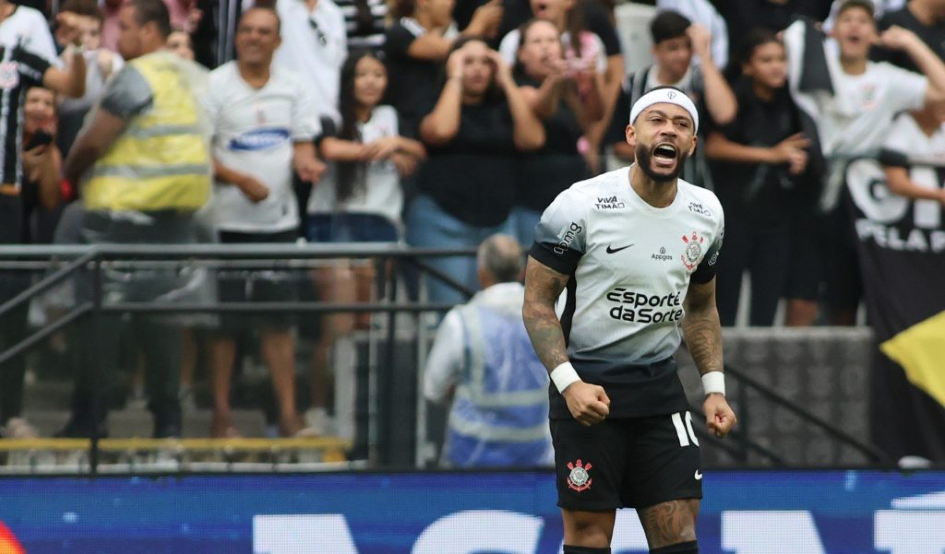 Holandês chegou a 25 participações em gols na vitória do Timão sobre o Inter, no último sábado (3), na Neo Química Arena, pela 7ª rodada do Brasileirão.