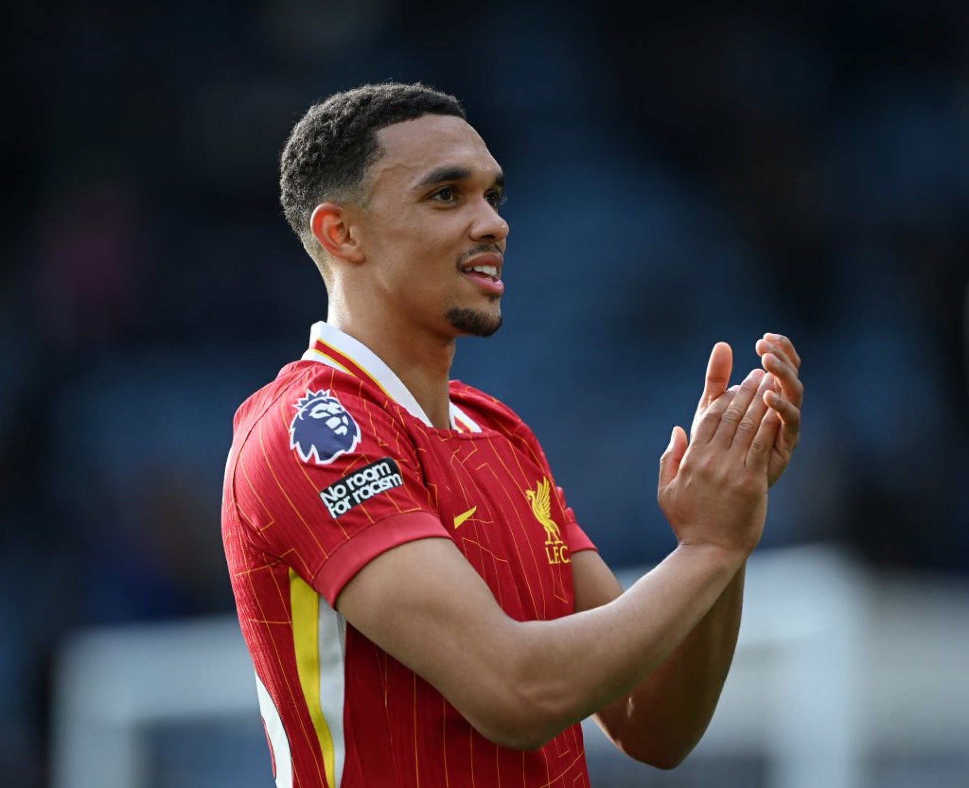Após duas décadas, Alexander-Arnold confirma saída do Liverpool