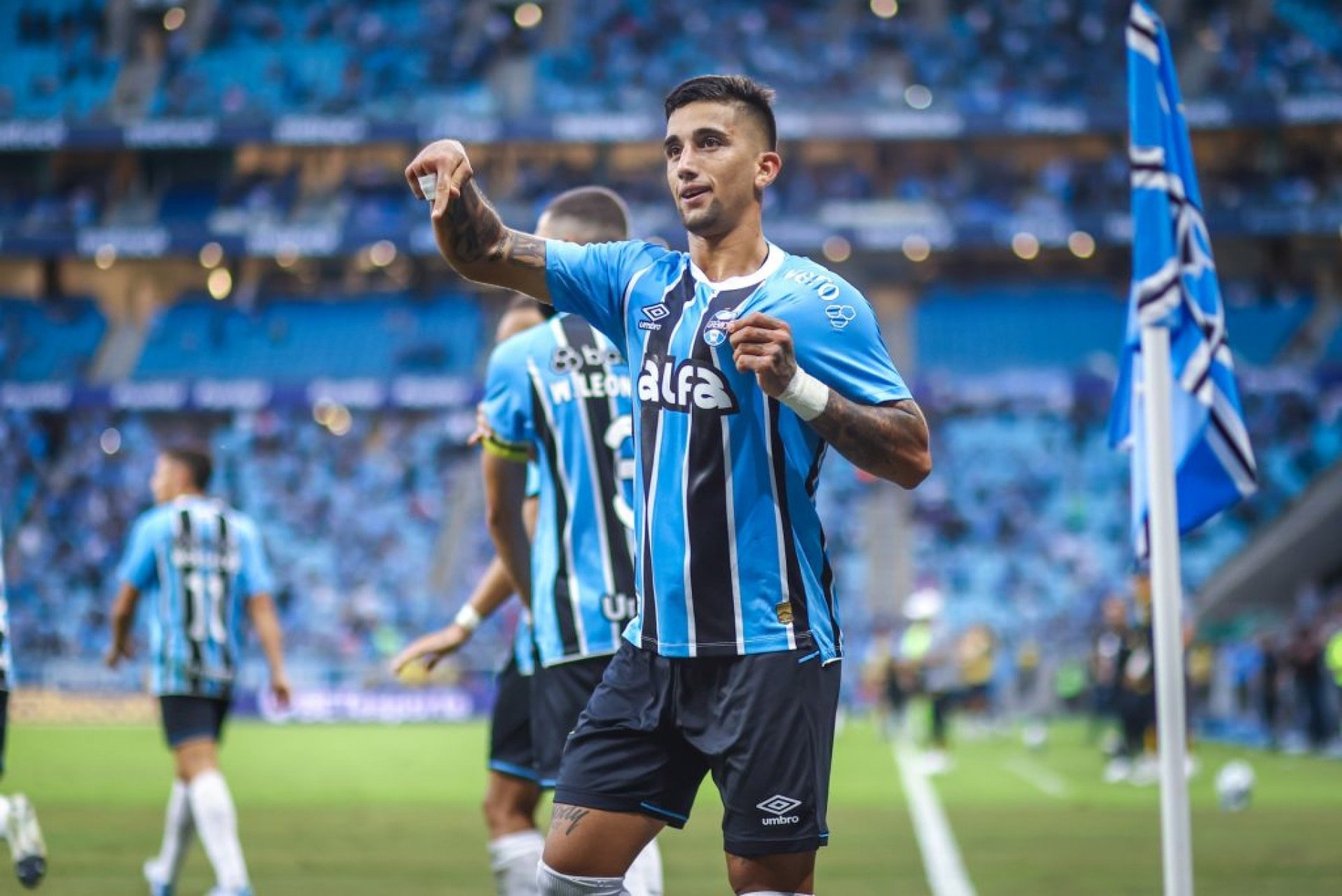 Cristian Oliveira marca contra o Santos e garante o triunfo gremista no Brasileirão