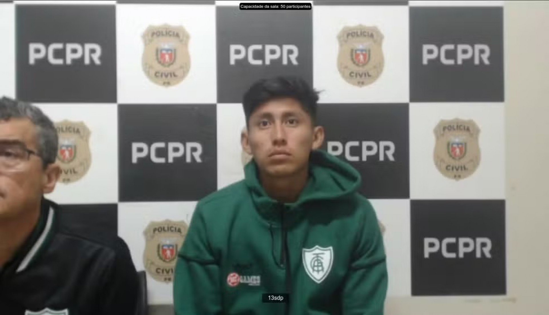 O meia boliviano Miguelito, do América-MG, é liberado da prisão e vai responder em liberdade por injúria racial contra jogador do Operário-PR