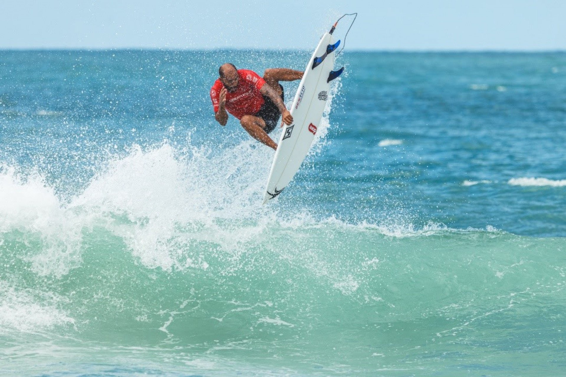O surfista Jadson André irá competir como integrante do circuito em Porto de Galinhas