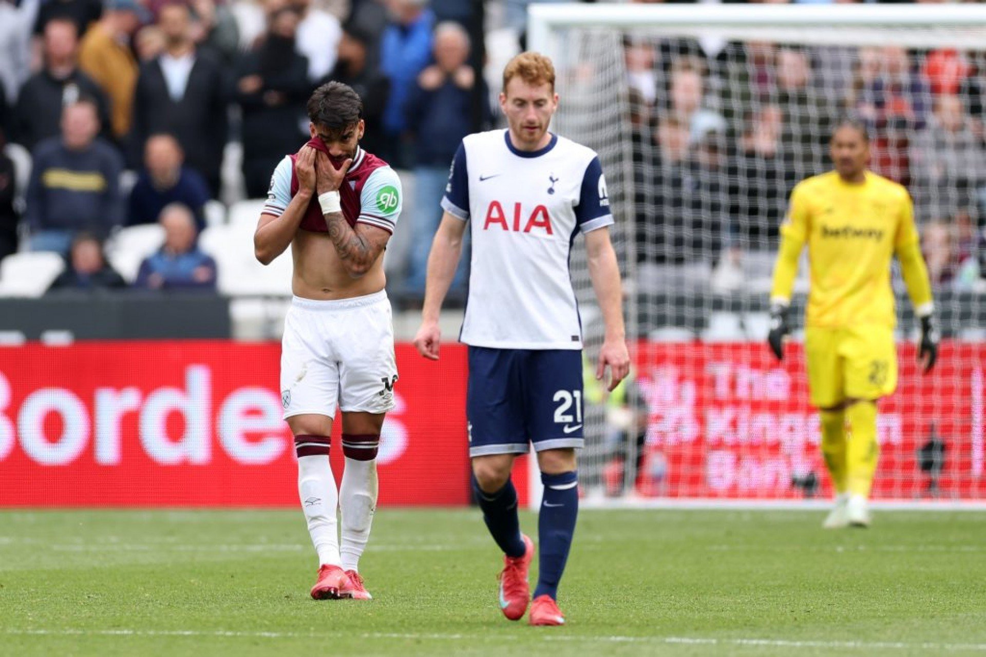 Técnico do West Ham sai em defesa de Paquetá após o meia chorar por receber amarelo