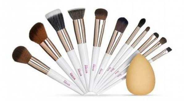 Kit Pincéis + Esponja Facial Ricca
