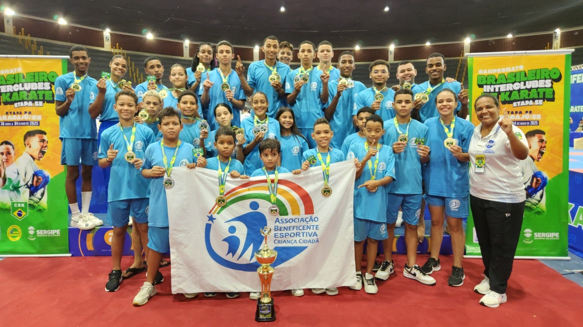 Equipe de karatê da Associação Beneficente e Esportiva Criança Cidadã (ABECC)