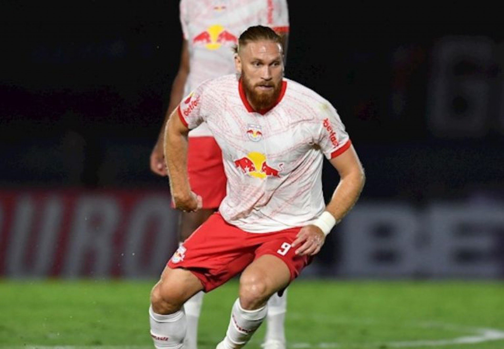 Red Bull Bragantino marca no fim e vence Mirassol