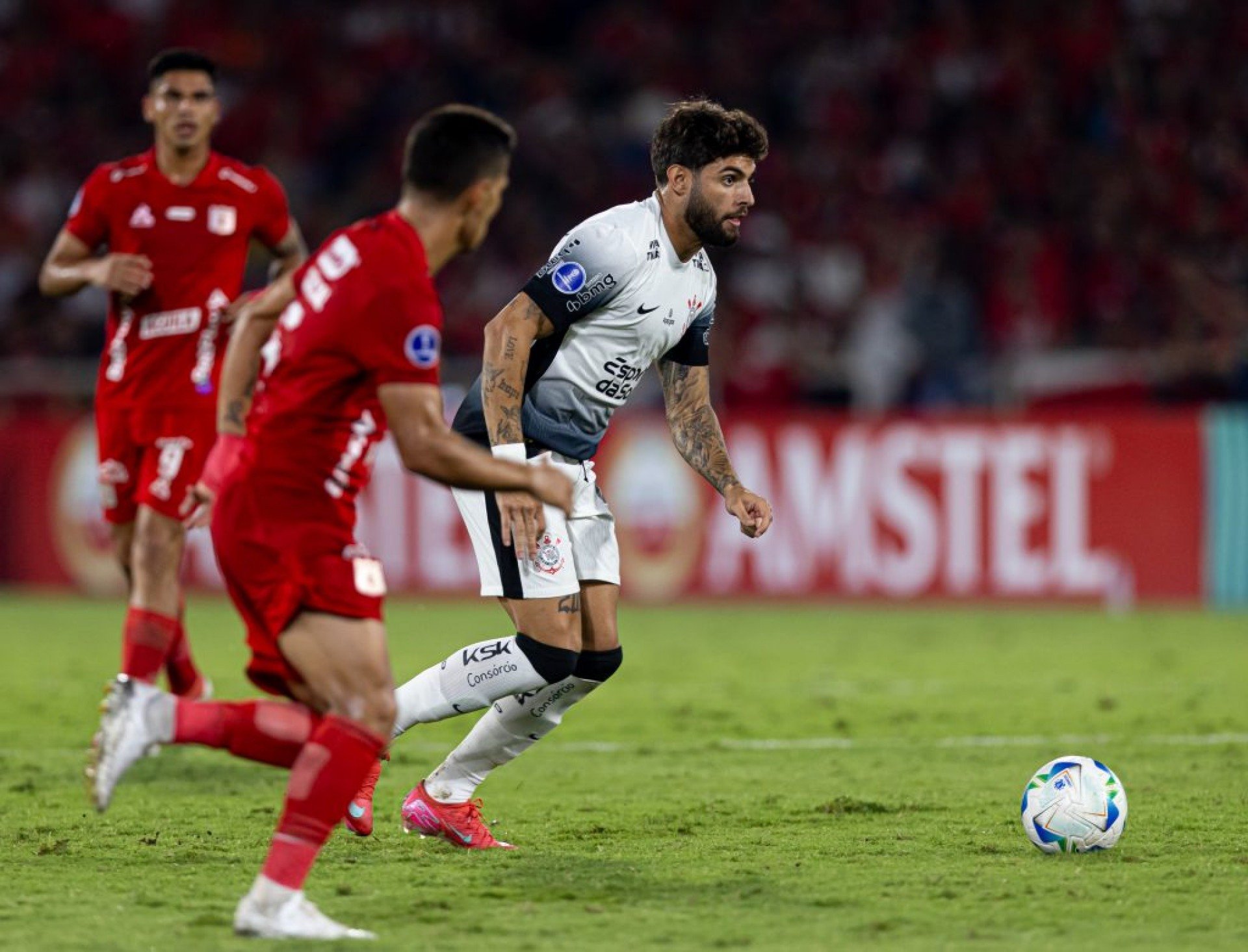 Uma vitória coloca o Corinthians no mínimo em segundo lugar, porém caso o Huracán perca seu jogo a liderança passa a ser do Timão