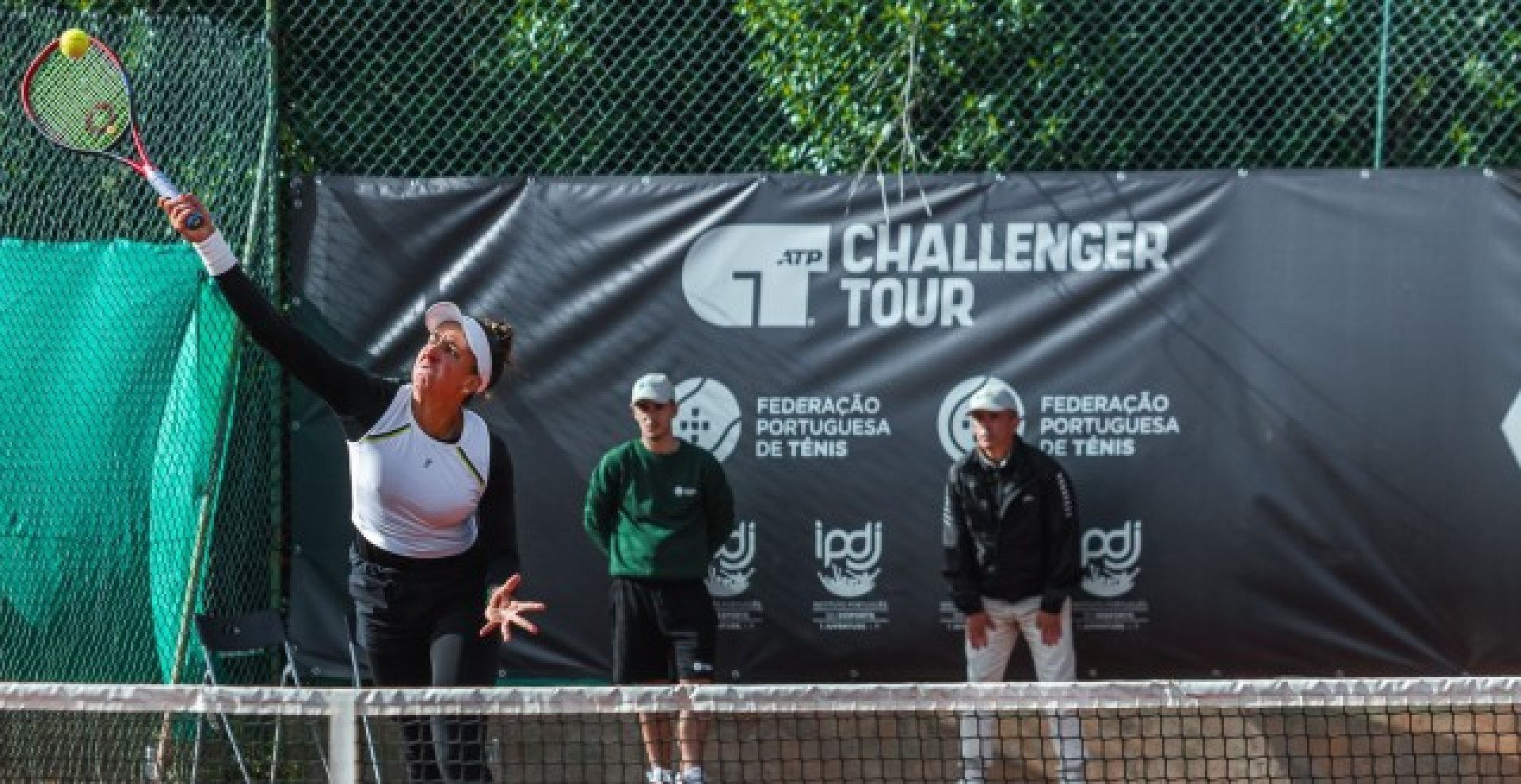 Carioca atua com ucraniana e enfrentam dupla francesa por vaga na semifinal do torneio jogado no piso de saibro