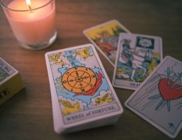 Tempo de gozar felicidade chega para 5 signos em junho, diz Tarô