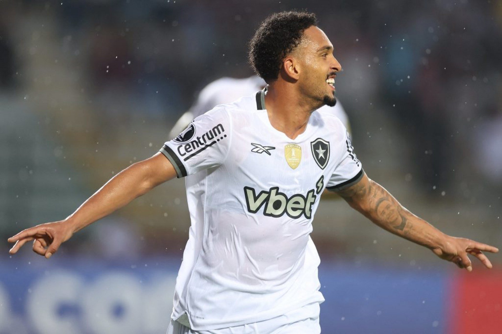 O defensor marcou seu segundo gol pelo Alvinegro
