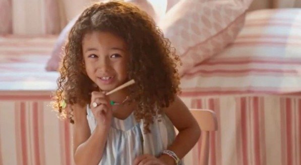 Imagem da atriz (Elis Cabral), Sofia na novela Dona de mim