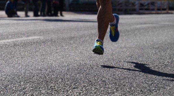 Corrida noturna ou diurna? Prós, contras e dicas de segurança