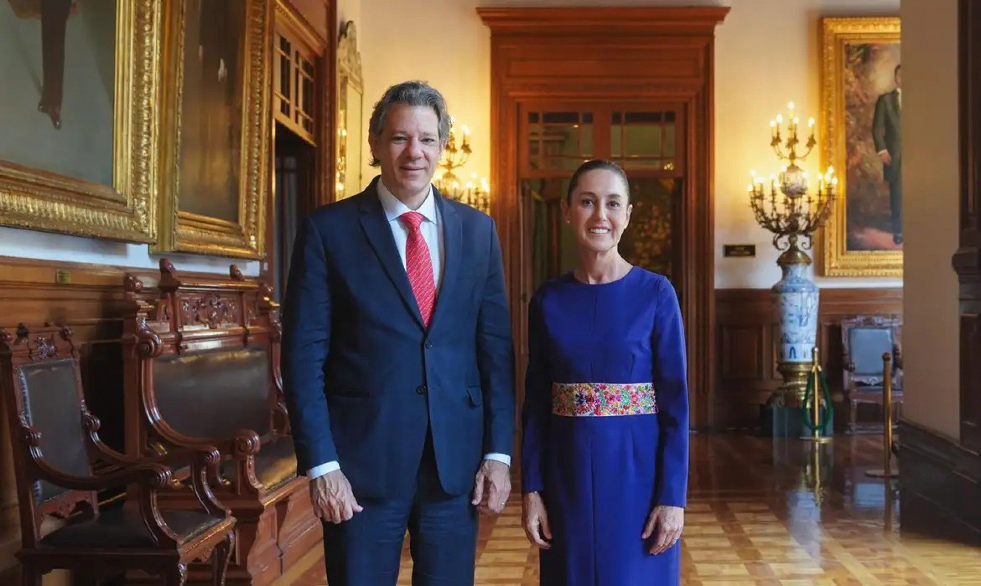 Fernando Haddad, ministro da Fazenda, conversa com presidenta do México sobre relações econômicas