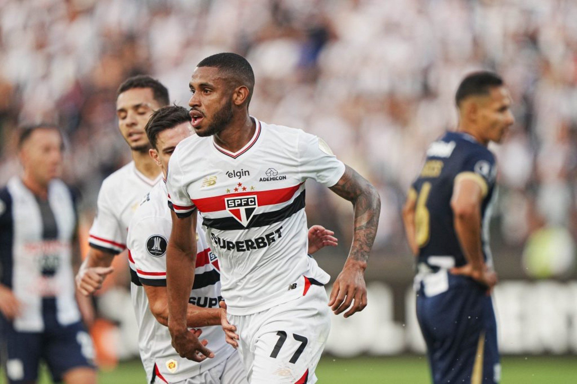 São Paulo se mantém na liderança do Grupo D com 10 pontos.