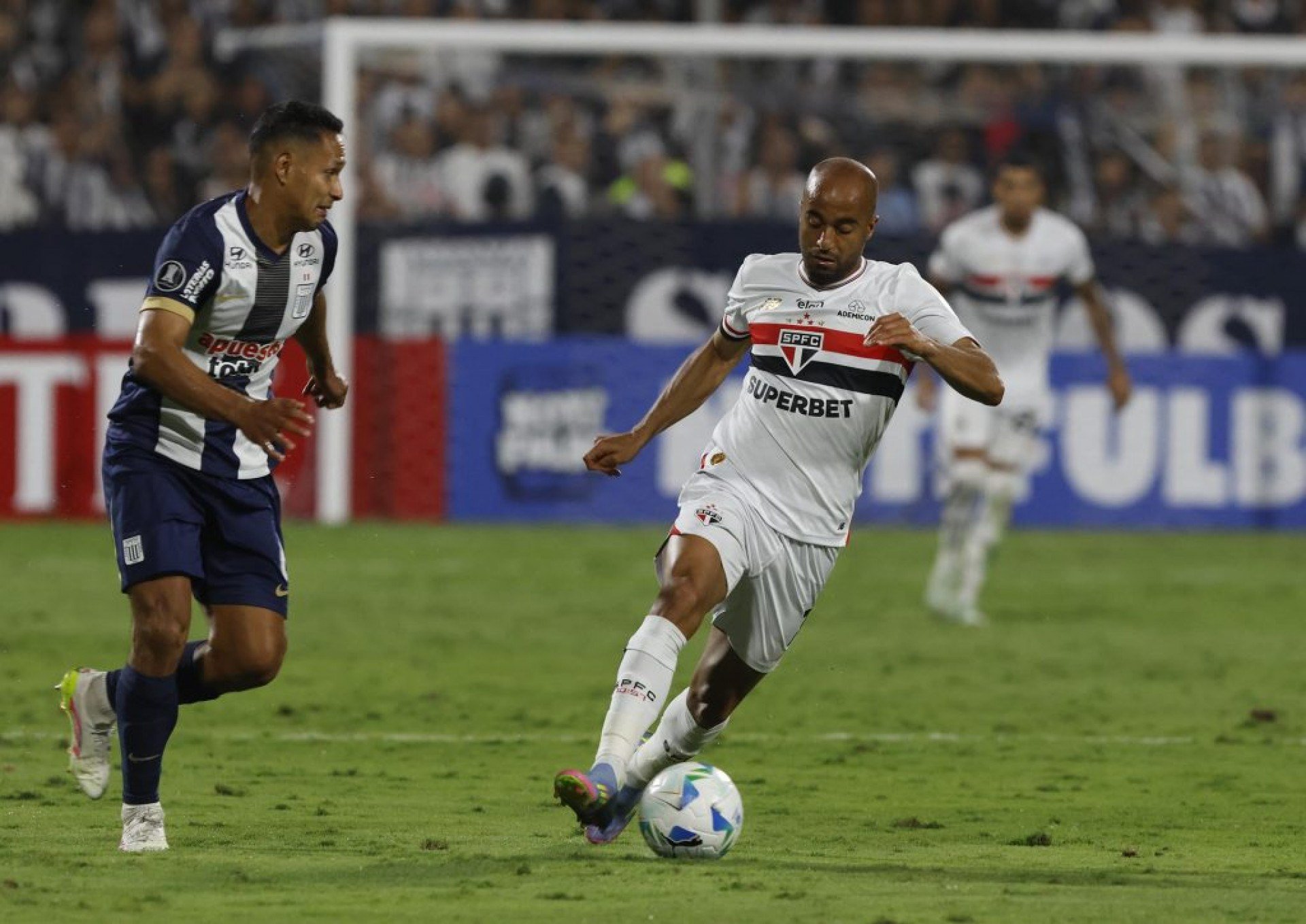 Após um período afastado devido a lesão, Lucas Moura retornou a Copa Libertadores no time do São Paulo em partida contra o Alianza Lima, realizada nessa terça-feira (6), pela fase de grupos. Sua presença em campo foi um alívio para a torcida tricolor, que viu no atacante a esperança de reforçar o elenco para os [&amp;#8230;]
