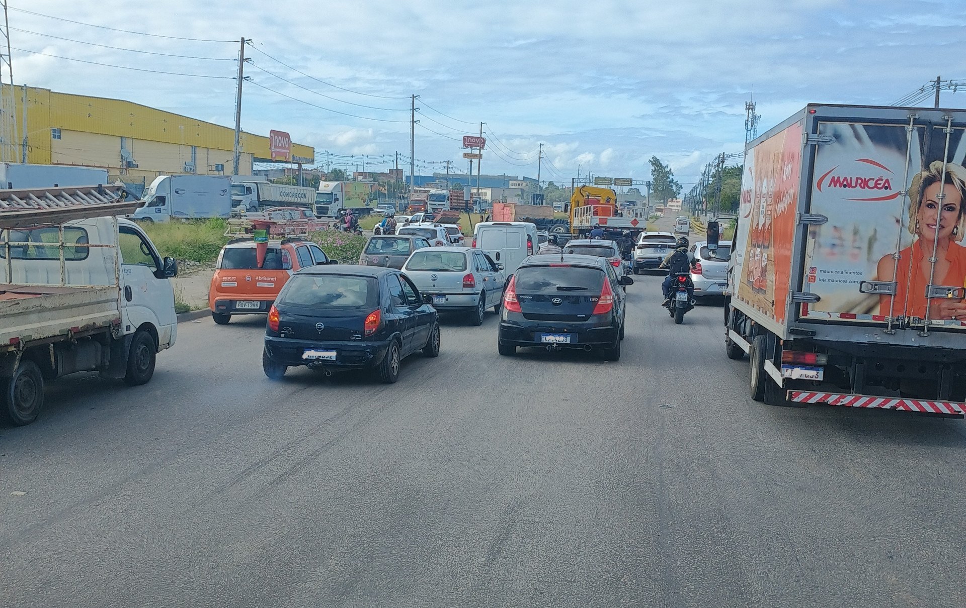Voz do Leitor, 08/05: Trânsito caótico na BR-101