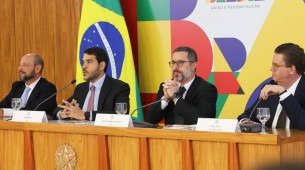 Presidente do INSS, Gilberto Waller; AGU, Jorge Messias e ministros Vinicius Marques e Wolney Queiroz.