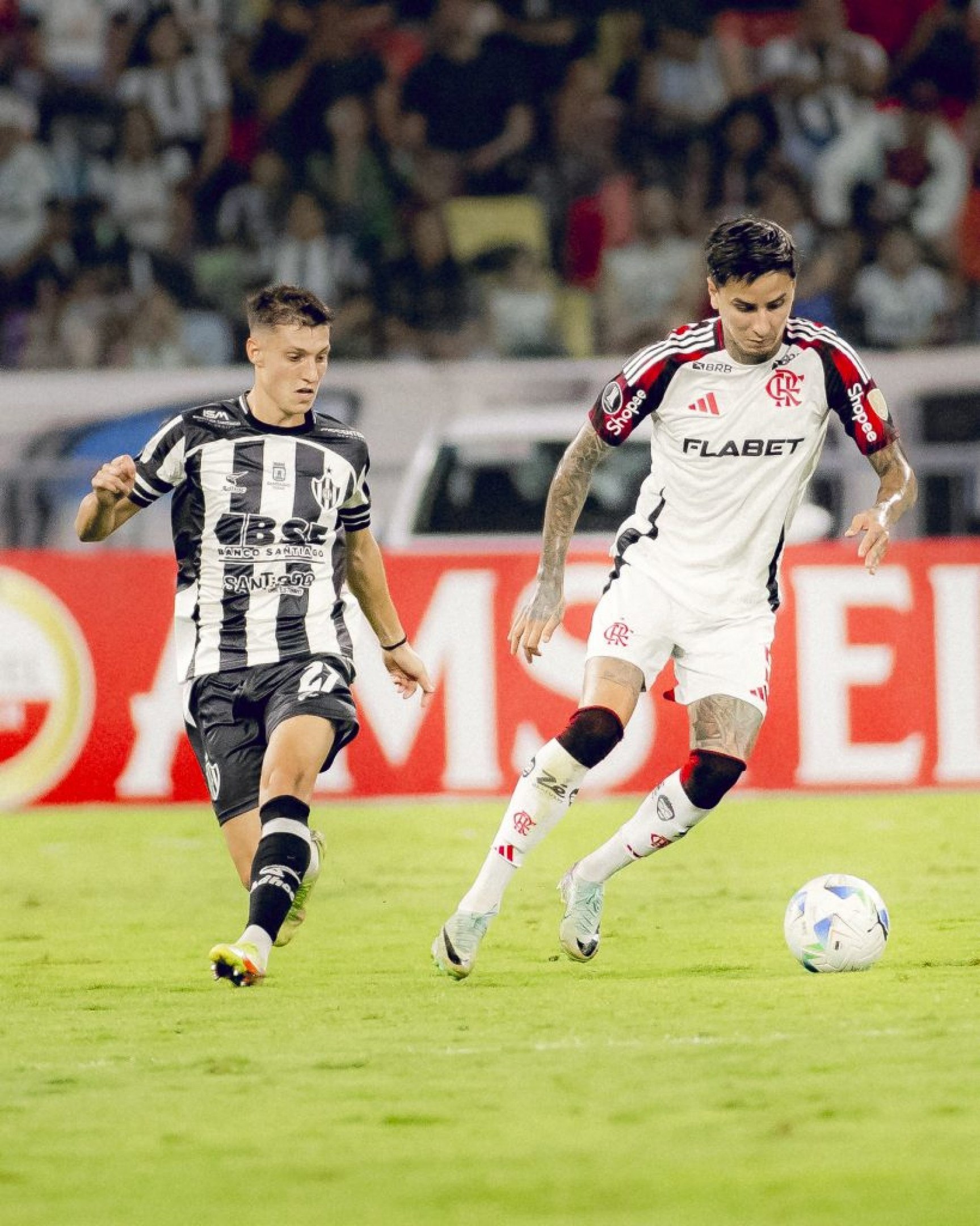 Flamengo se complica ao empatar na Libertadores e agora precisa vencer as últimas duas partidas.