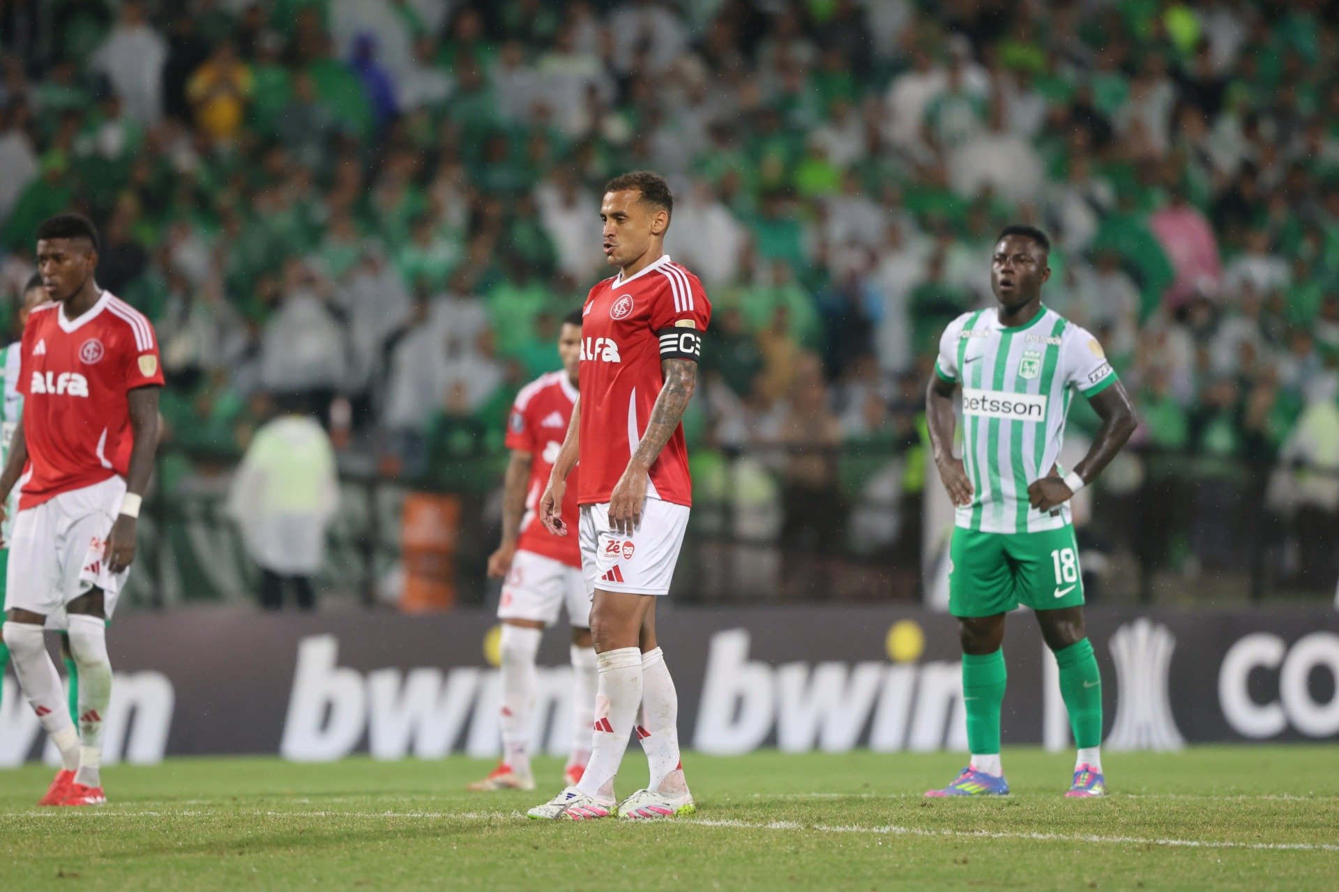 Libertadores: Inter perde para Atlético Nacional e Bahia fica com liderança do Grupo F