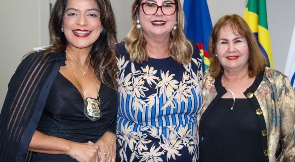 Tereza Nogueira, Andréa Keust e Simone Andrade na comemoração dos 49 anos da Associação Brasileira de Mulheres de Carreira Jurídica