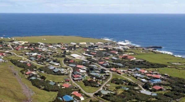 Conheça a cidade mais isolada do planeta, a mais de 2.400 km de qualquer terra habitada