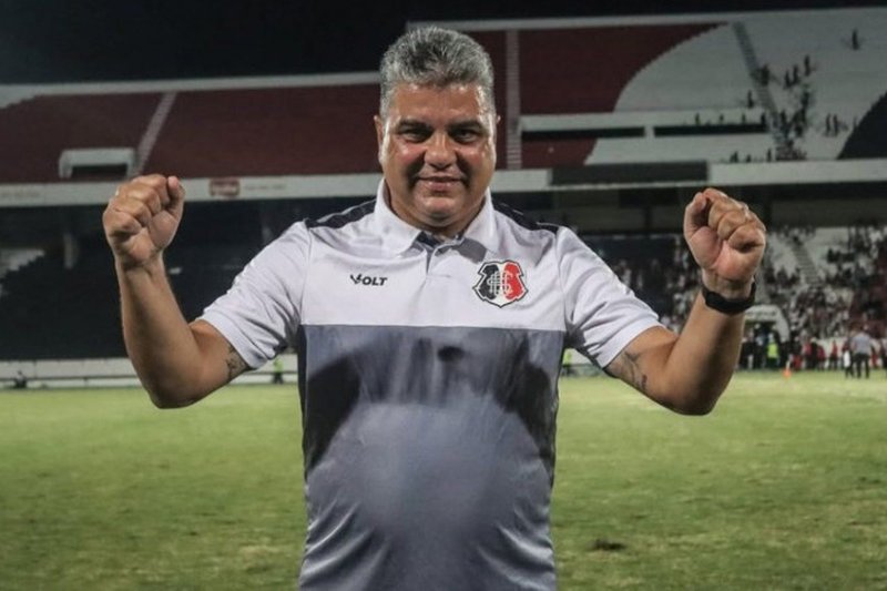 Nas graças do torcedor, Marcelo está invicto no comando da equipe de Recife
