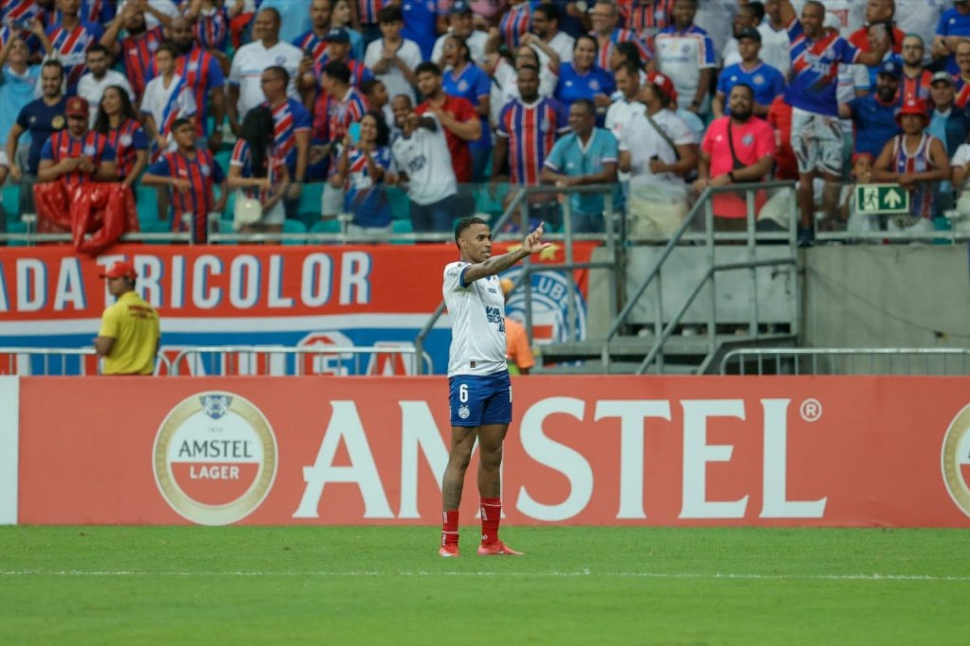 O Bahia perdeu de virada para o Nacional. O resultado marca a primeira derrota em casa do Esquadrão na história da Libertadores.