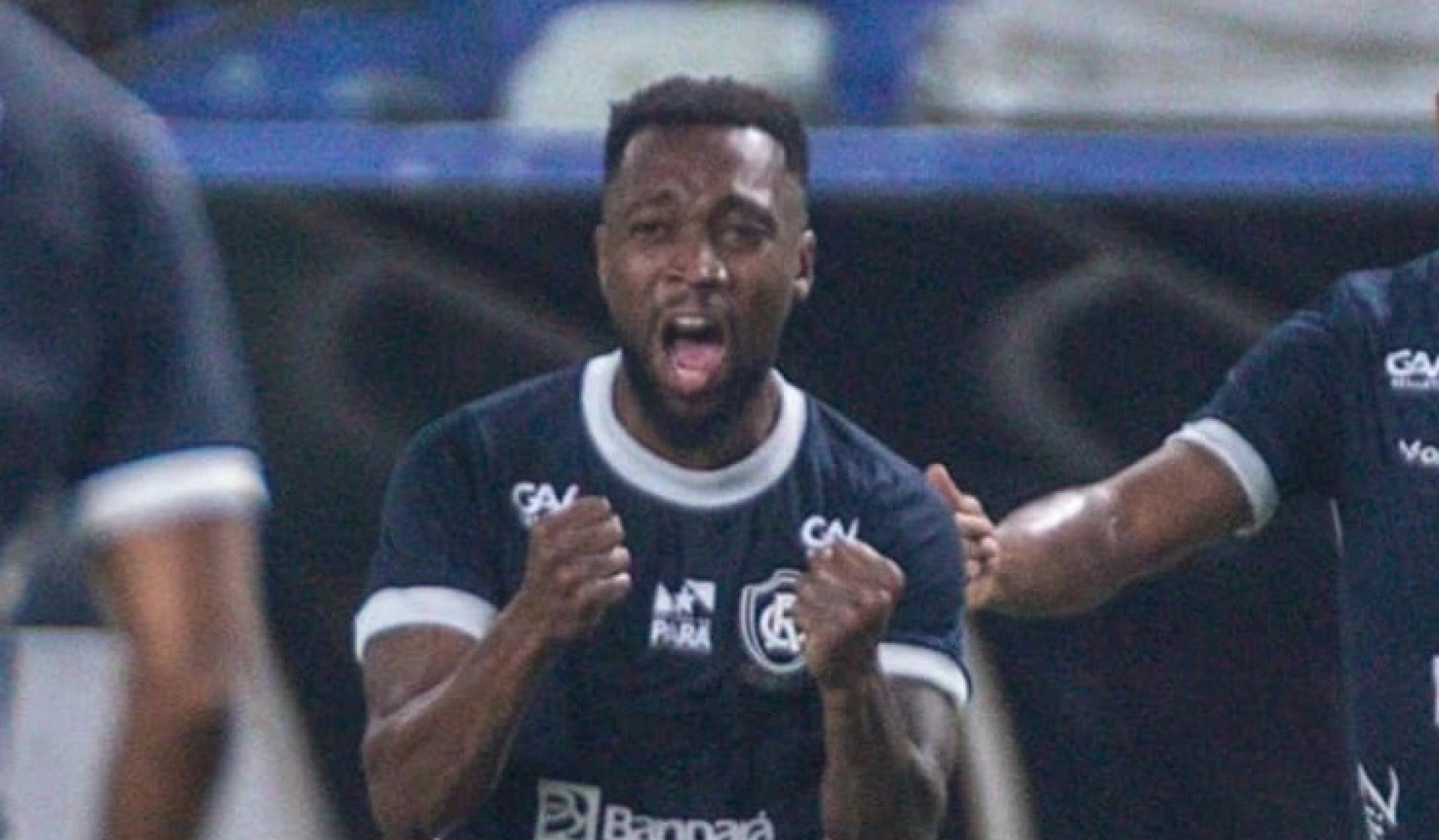 Lateral foi o nome do jogo na primeira partida da final do Paraense