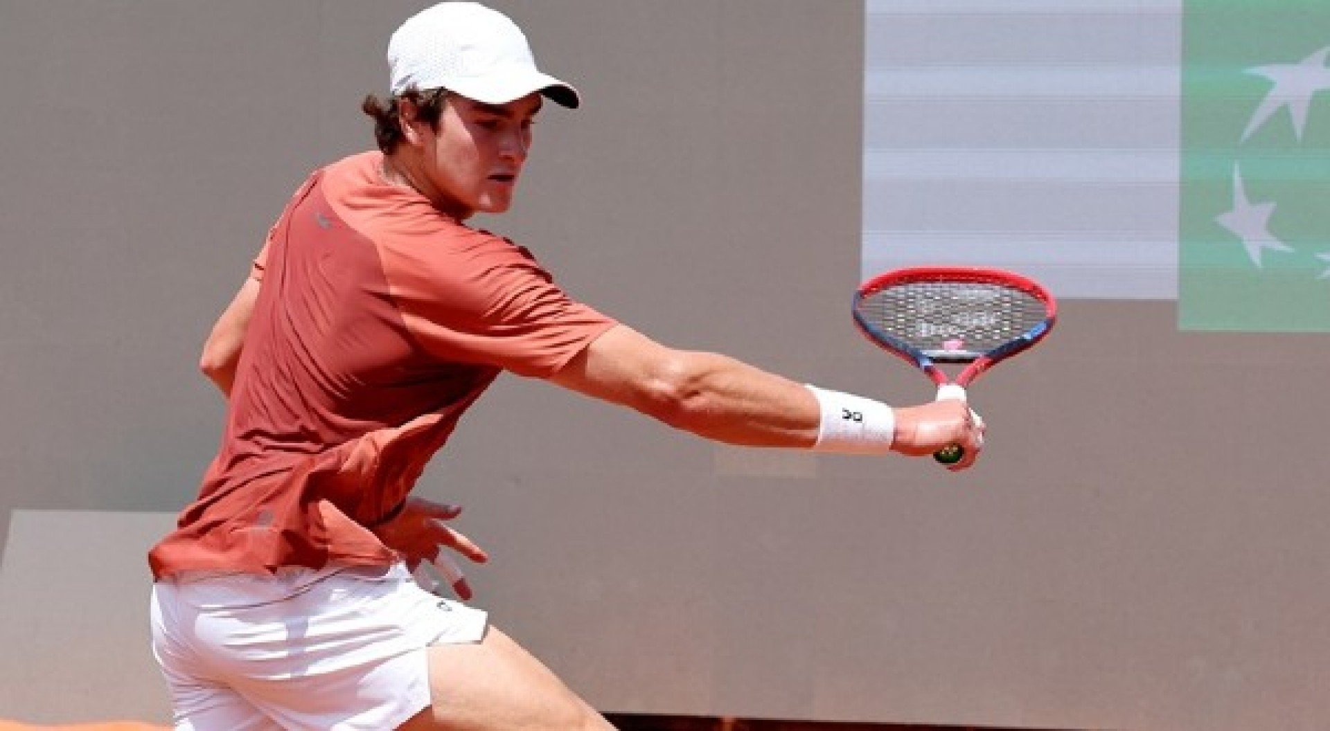 João Fonseca, número 65 do mundo e de 18 anos, lamentou sua derrota na estreia do Masters 1000 de Roma, na Itália, nesta quinta-feira, no saibro do Foro Itálico, evento com premiação de 8 milhões de euros.  O carioca caiu diante do húngaro Fabian Marozsan, 61º colocado, por 6/3 7/6 (7/4) após 1h27min de duração [&amp;#8230;]