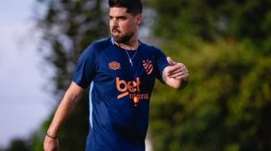António Oliveira no primeiro treino sob o comando do Sport