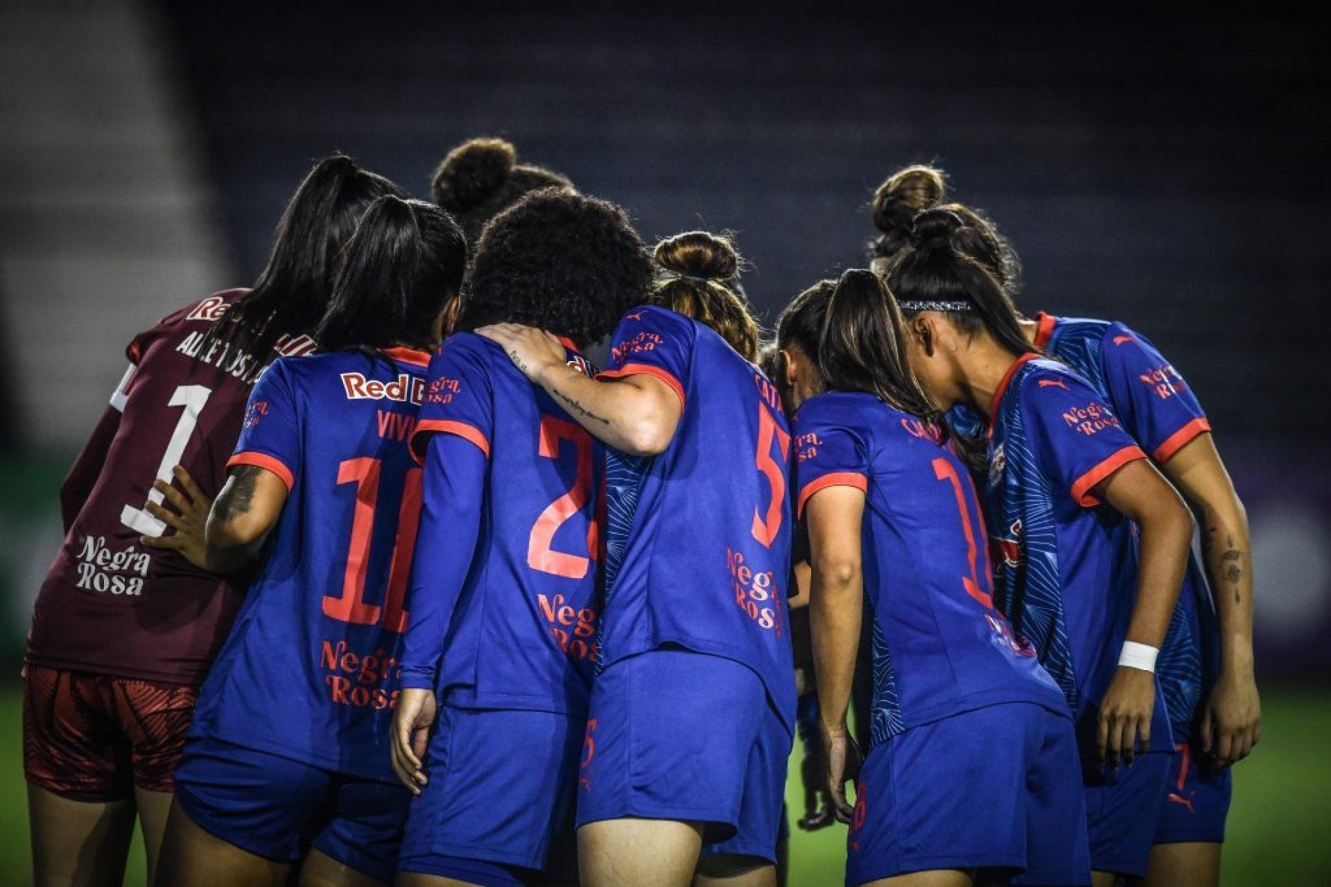 As meninas do Massa Bruta perderam para as Brabas do Timão por 4 a 0.