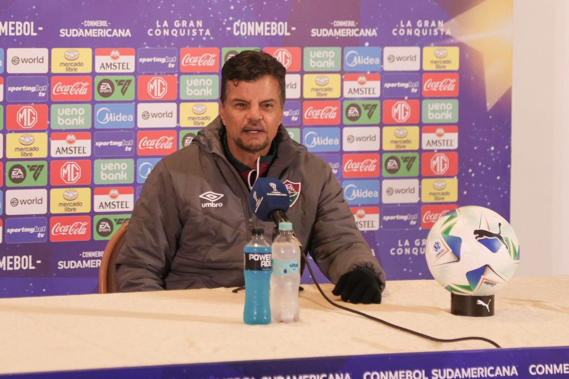A equipe carioca entrou em campo com formação alternativa, mas encontrou dificuldades desde os primeiros minutos