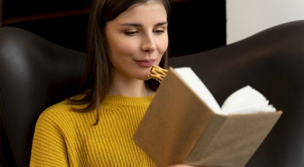 10 livros tão viciantes que você vai esquecer do celular