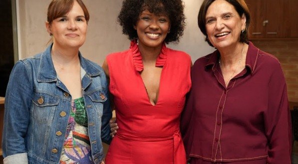 Denielly Halinski e Lúcia Pontes recebem a atriz Isabel Filardis no Instituto JCPM de Compromisso Social