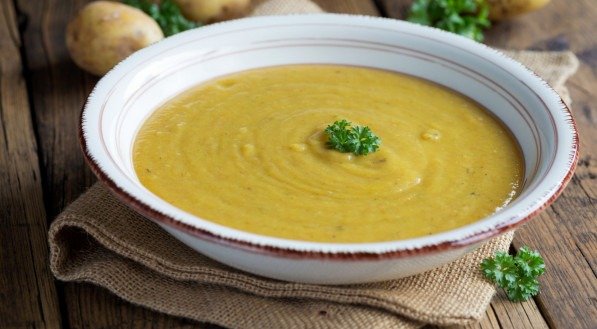 Sopa de batata-doce com gengibre para perder peso